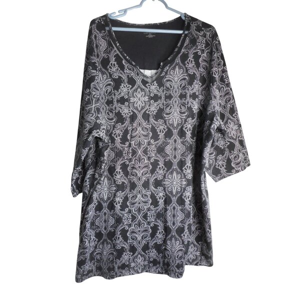 Catherines Tops - Catherines Sz 3x  26/28 W Black White abstract floral Print knit shirt 3/4 sleev